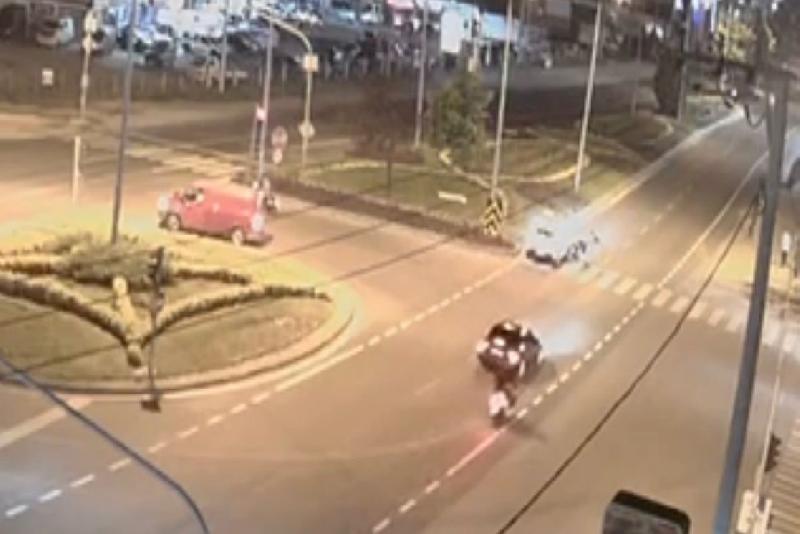 Düzce’de yolun karşısına geçmeye çalışan anne ve çocukları otomobilin altında