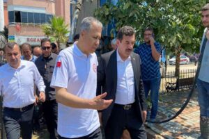 İçişleri Bakanı Ali Yerlikaya, selin ardından yaraların sarıldığı Zonguldak’ta incelemelerde