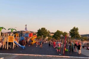 Zonguldak’ın Alaplı ilçesinde bayramın son günü vatandaşlar park ve sahillere