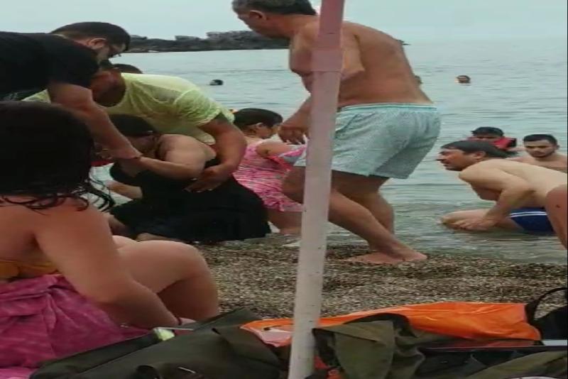 Zonguldak’ta denize giren kadın boğulma tehlikesi geçirince, imdadına Kapuz Plajı’nda