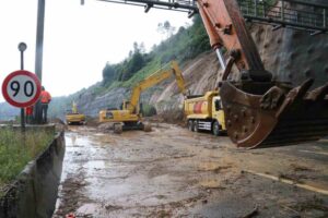 BOLU (İHA) – TEM Otoyolu’nun İstanbul istikametinde Bolu Dağı Tüneli’nin