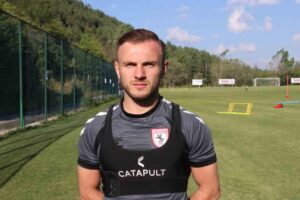 Samsunsporlu oyuncu Celil Yüksel, Bolu kampında yaptığı açıklamada, "Rekabet başarının