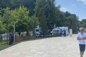 Zonguldak’ta Ercan Ayaz isimli kişinin cenaze töreninde akrabalar arasında kavga