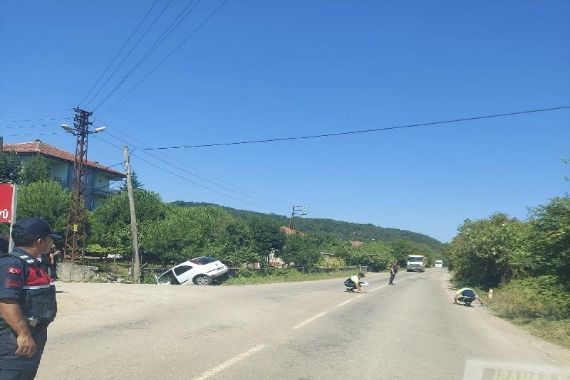 Zonguldak’ın Çaycuma ilçesinde bir otomobil sürücüsü direksiyon hakimiyetini kaybetmesi sonucu