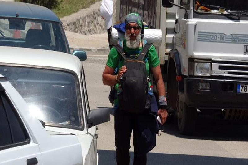 İstanbul’da yaşayan Necip Kökerer (54), emekli olduktan sonra Türkiye’yi yürüyerek