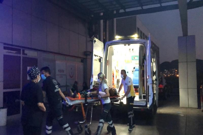 Ereğli’de iki otomobil çarpıştı: 7 yaralı Zonguldak’ın Ereğli ilçesinde iki otomobilin çarpıştığı trafik kazasında 7 kişi