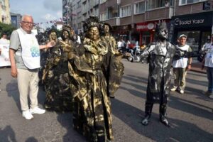 23. Uluslararası Sevgi, Barış, Dostluk Kültür ve Sanat Festivali kortej