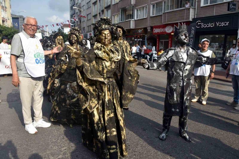 23. Uluslararası Sevgi, Barış, Dostluk Kültür ve Sanat Festivali kortej