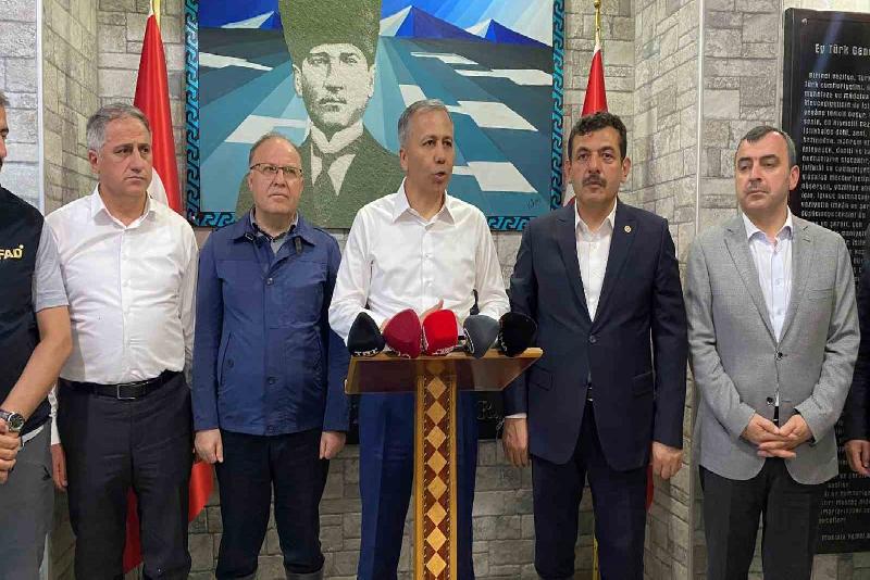Sel felaketinin yaşandığı Zonguldak’ta incelemelerde bulunan İçişleri Bakanı Ali Yerlikaya,