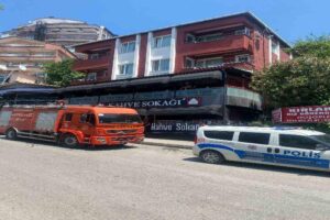 Zonguldak İncivez Mahallesi’nde iki katlı bir kafenin ikinci katında çıkan