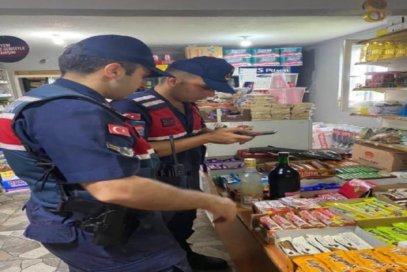 Zonguldak’ta jandarma ekipleri tarafından eş zamanlı olarak kaçak-sahte alkollü içki