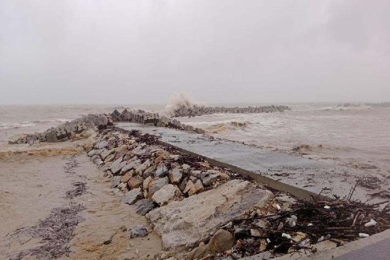 Karadeniz’e dökülen dereler denizin rengini değiştirdi DÜZCE(İHA) – Düzce’de etkili olan sağanak yağışlar sonrası Karadeniz’e dökülen