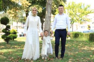 Zonguldak’ın Alaplı ilçesinde cenaze törenine gidenleri taşıyan otomobilin başka bir