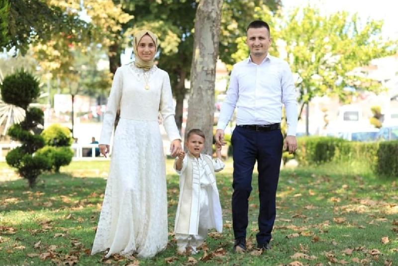 Zonguldak’ın Alaplı ilçesinde cenaze törenine gidenleri taşıyan otomobilin başka bir