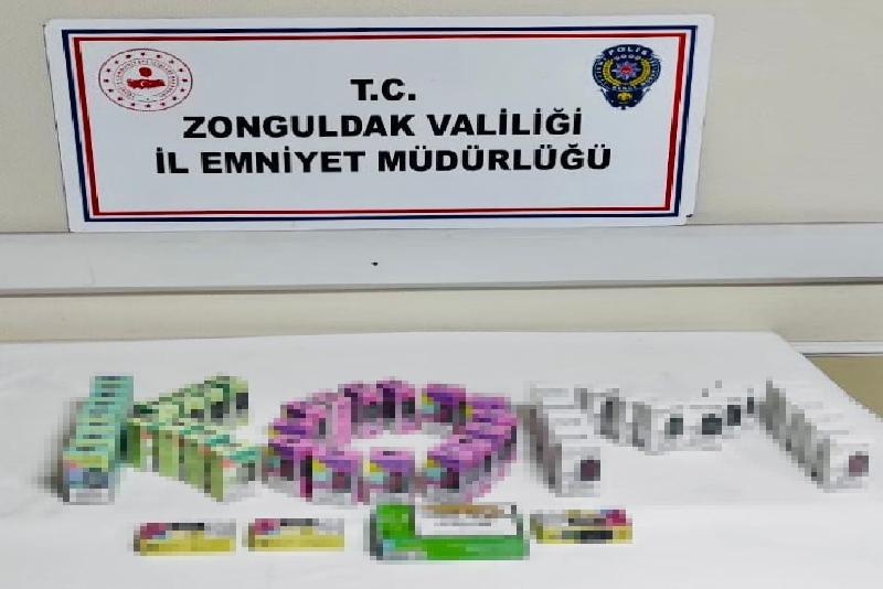 Zonguldak’ta polis ekiplerinin düzenlediği operasyonda kaçak tütün ve elektronik sigara