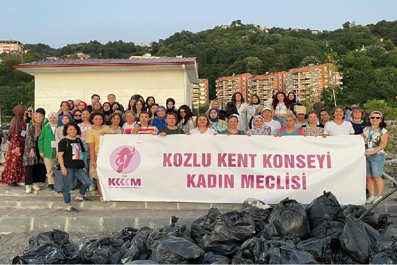 Zonguldak’ın Kozlu ilçesinde bulunan sahilde yoğun katılımlı çevre etkinliği yapıldı.