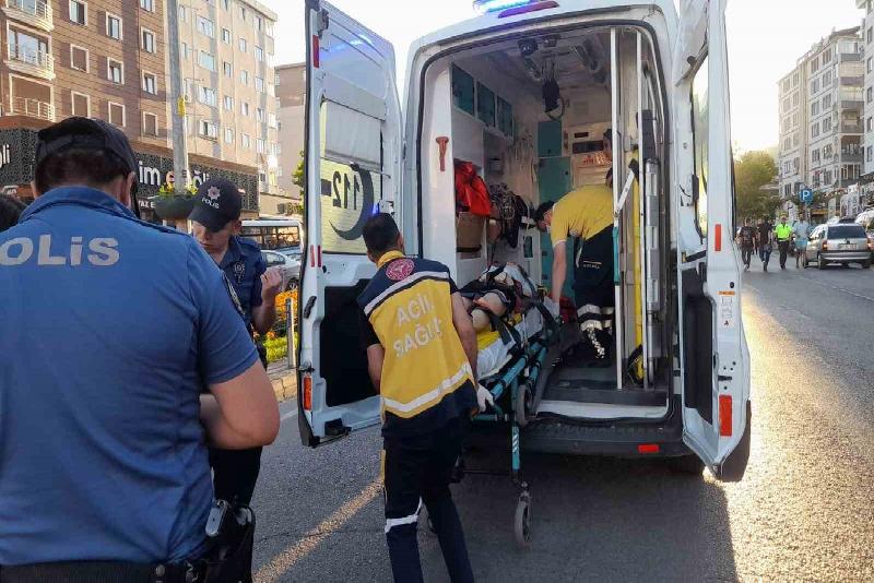 Otomobil yayaya çarptı: 1 yaralı Zonguldak’ın Ereğli ilçesinde meydana gelen trafik kazasında otomobilin çarptığı yaya