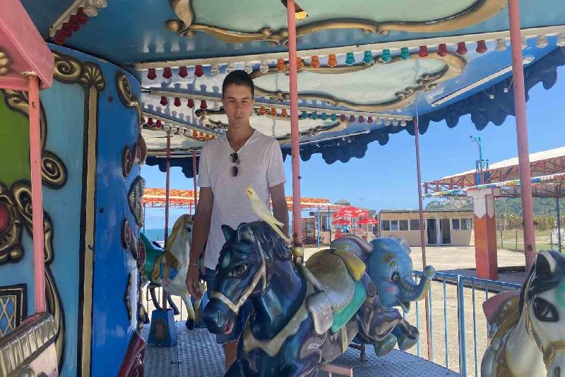 Zonguldak’ta 29 yaşındaki Mertcan Aydım’ın ‘Limon’ isimli papağanı; beraber yolculuk