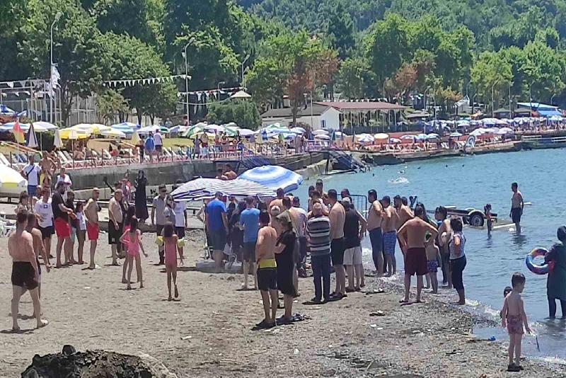 Plajda boğulma tehlikesi geçirdi Zonguldak’ın Ereğli ilçesinde boğulma tehlikesi geçiren kişi olay yerinde yapılan
