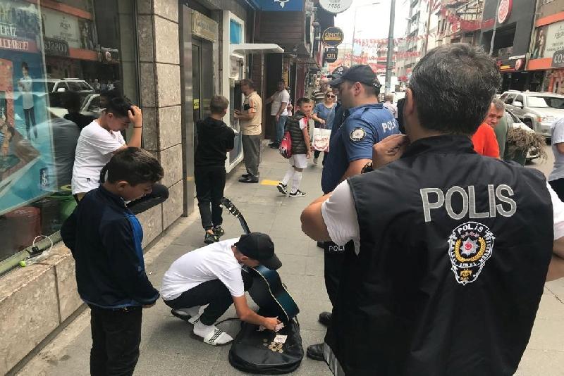 Polisten huzur operasyonu Zonguldak’ta mal ve hizmet satarak halkı rahatsız edenler ve dilencilere