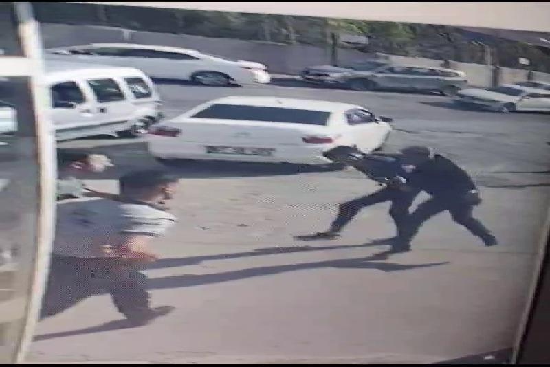 Zonguldak’ın Ereğli ilçesinde özel bir hastanenin önünde sağlık çalışanının darp