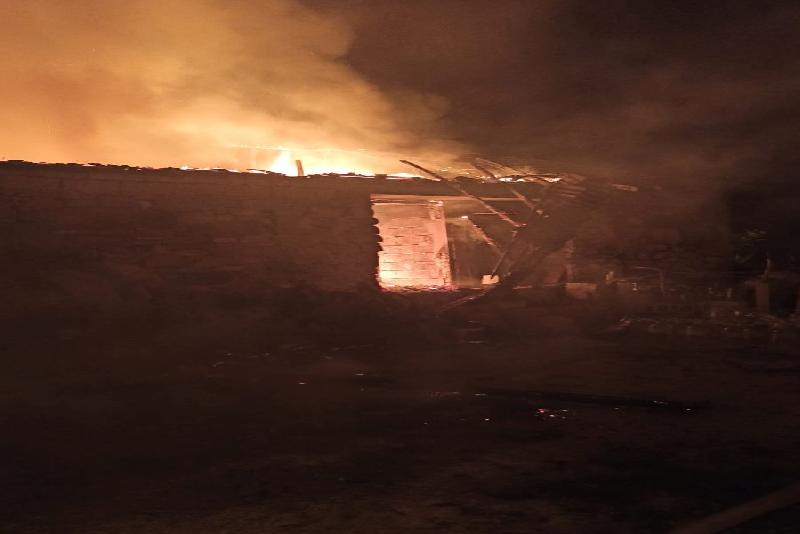 Zonguldak’ın Çaycuma ilçesinde bir evin bahçesinde bulunan samanlıkta sebebi henüz