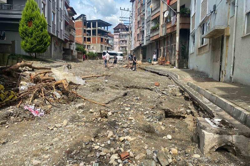 Zonguldak’ın Devrek ilçesinde sel felaketinin ardından yaralar sarılıyor. İlçenin en