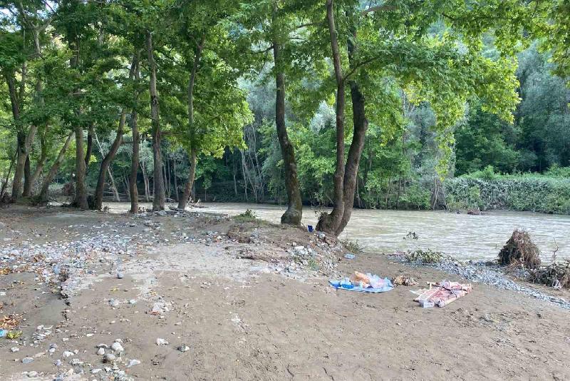 Zonguldak’ın Devrek ilçesinde serinlemek için girdiği derede akıntıya kapılarak kaybolan