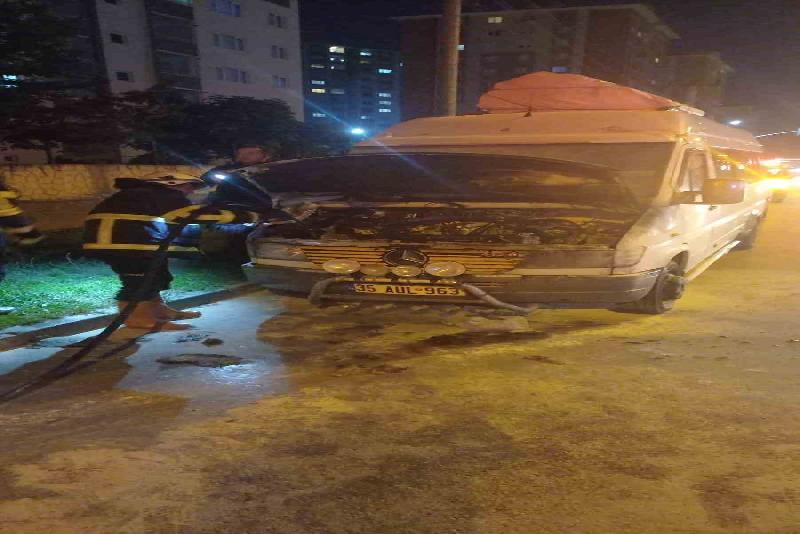 Kastamonu’da seyir halindeki minibüste çıkan yangın itfaiye ekipleri tarafından söndürüldü.