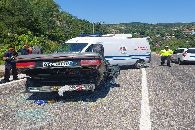 Kastamonu’nun Araç ilçesinde takla atan otomobilin sürücüsü yaralandı. Kaza, Araç