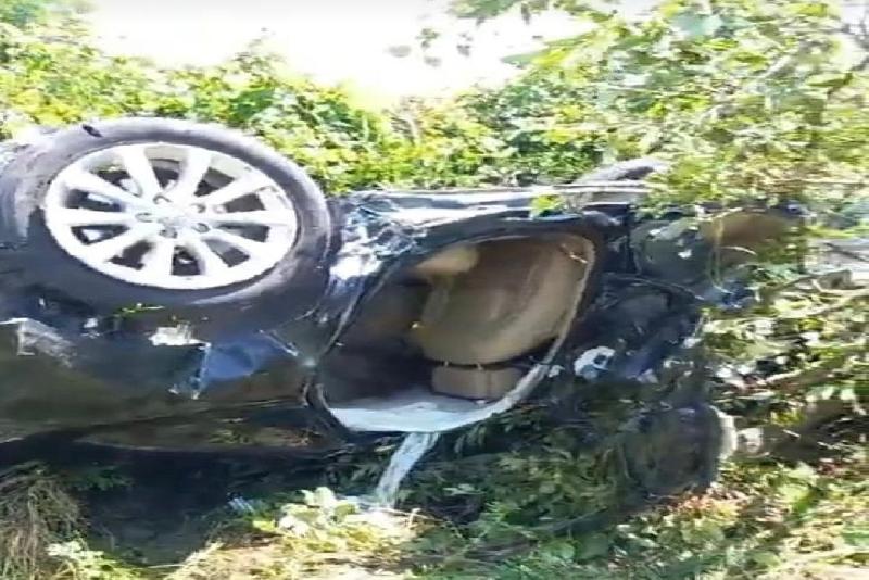 DÜZCE (İHA) – Düzce’de sürücüsünün direksiyon hakimiyetini kaybeden otomobil taklalar