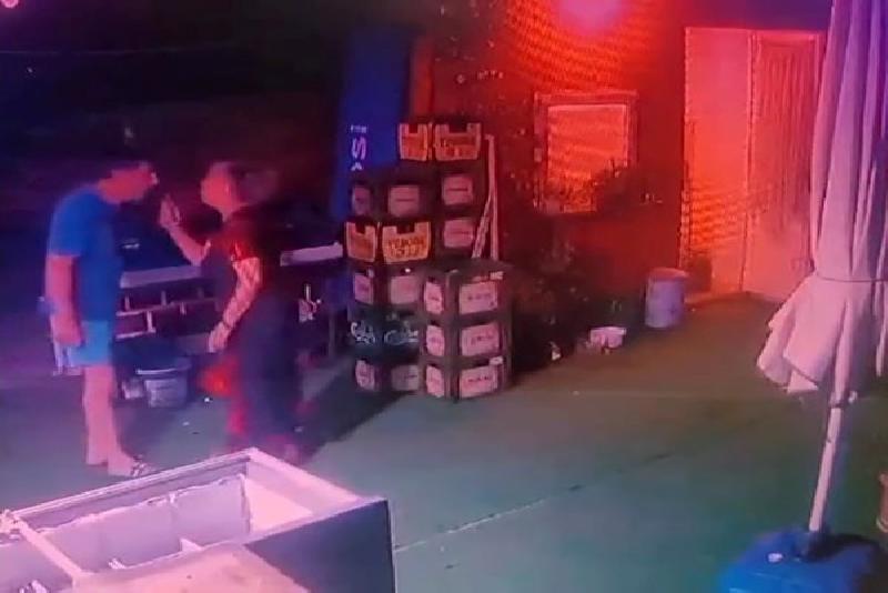 Zonguldak’ta bir işyerine giden şüpheli, tartıştığı işyeri sahibi kadına tokat