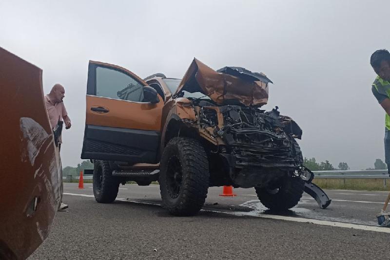 TEM Otoyolu’nun Bolu geçişinde pikabın tıra arkadan çarpması neticesinde meydana