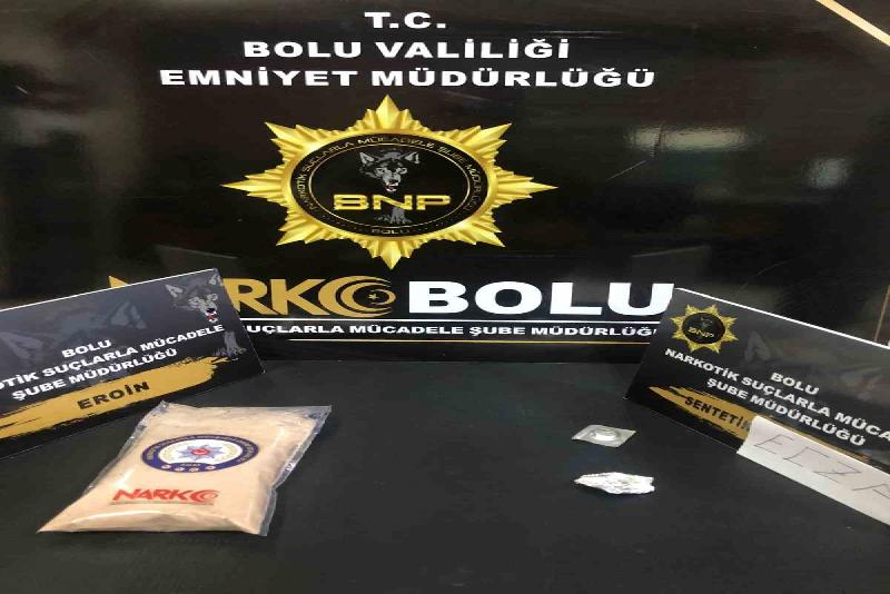 TEM Otoyolu Bolu geçişinde durdurulan araçta ve şüphelilerin üzerinde yapılan