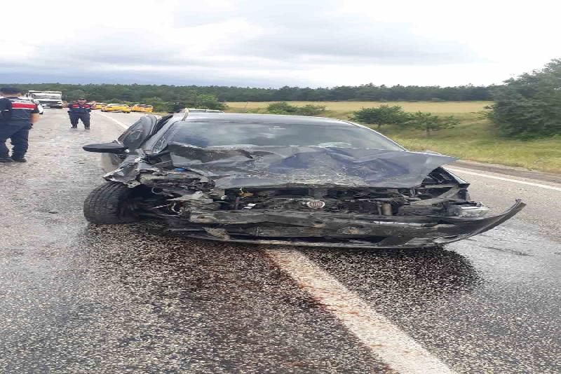 Kastamonu’da ticari taksi ile otomobilin çarpışması neticesinde meydana gelen kazada