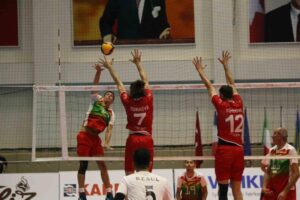 Karabük’te düzenlenen 11. Avrupa İşitme Engelliler Voleybol Şampiyonası’nda Türkiye, Bulgaristan’ı