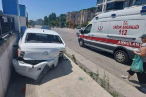 Zonguldak’ın Ereğli ilçesinde u dönüşü yapmak isteyen bir otomobile arkadan
