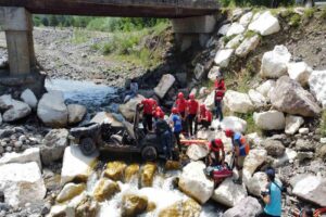 Kastamonu’nun İhsangazi ilçesinde Ulusal Medikal Kurtarma Ekibi tarafından gönüllülerle eğitim