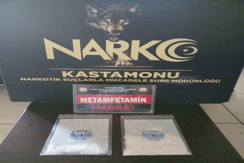 Sinop’a uyuşturucu madde götürürken, Kastamonu’da polis ekipleri tarafından yakalanan şahıs