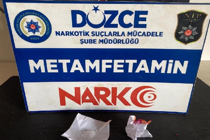 DÜZCE(İHA) – Düzce’de Cumhuriyet Başsavcılığı koordinesinde yürütülen uyuşturucu operasyonunda yakalanan