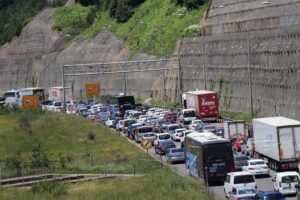 TEM Otoyolu Bolu geçişinde 7 aracın karıştığı zincirleme kazanın ardından