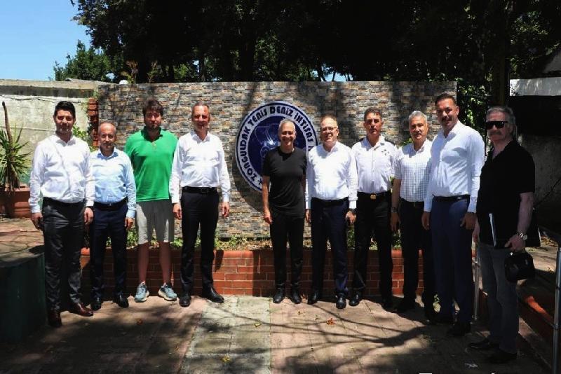 Zonguldak Tenis Deniz Spor Kulübü’nü ziyaret ettiler Zonguldak Valisi Mustafa Tutulmaz beraberinde Zonguldak Belediye Başkanı Dr. Ömer