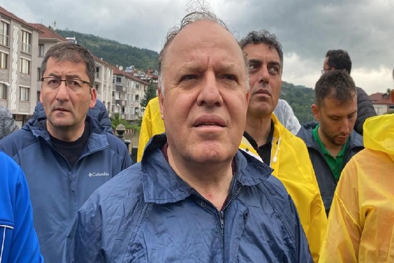 Zonguldak’ın Devrek ilçesinde sel sonrası incelemelerde bulunan Vali Mustafa Tutulmaz,