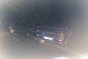 Zonguldak’ın Alaplı ilçesinde Mollabey yolunda iki otomobilin kafa kafaya çarpışması