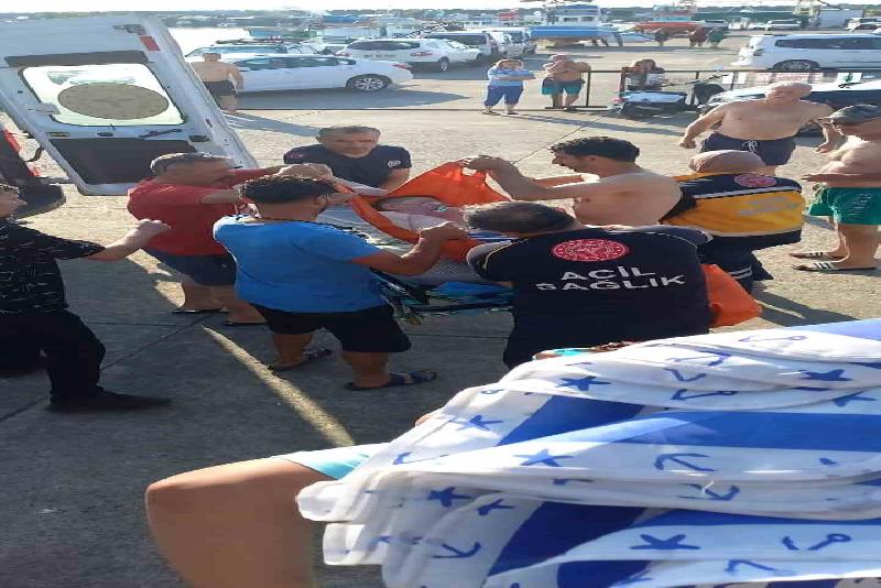 Zonguldak’ın Alaplı ilçesinde denizde boğulma tehlikesi geçiren 2 çocuğun imdadına