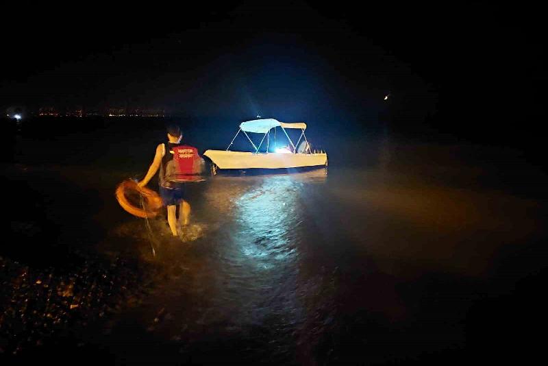 Zonguldak’ta 22 yaşındaki genç denizde kayboldu Zonguldak’ın Ereğli ilçesinde yakınları ile birlikte serinlemek için denize giren