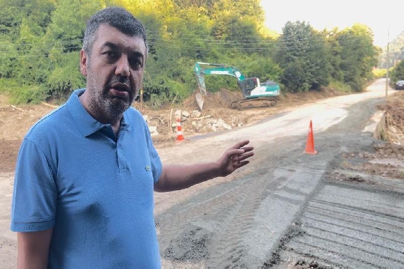 Zonguldak’ta sel felaketinin yaraları sarılıyor, hasar gören yollar onarılıyor Zonguldak’ın Devrek ilçesine bağlı Bakırcılar köyünde selde çöken yollar, ekipler