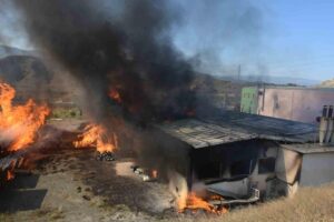 Kastamonu’nun Tosya ilçesinde çıkan fabrika yangını 3 saatlik çabanın ardından