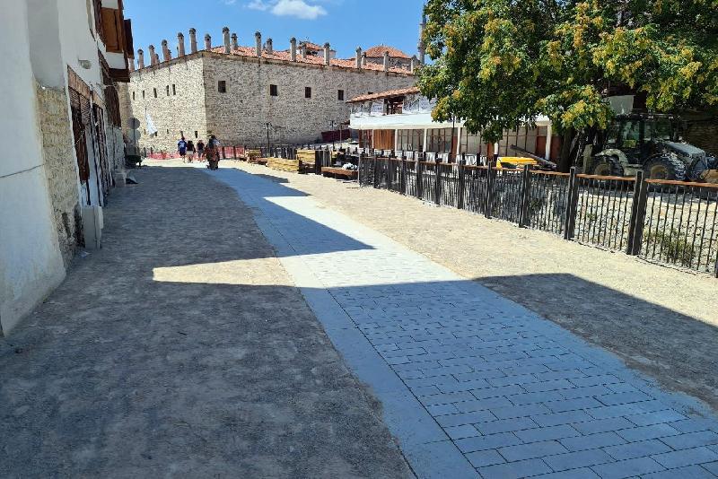 Arnavut kaldırımlı sokaklarda engeller yerli mermerle aşılacak UNESCO Dünya Miras Listesi’nde yer alan ve "en iyi korunan