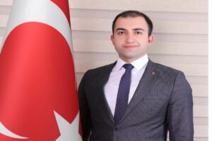 Bartın Ulus ilçesine İzmir Beydağı Kaymakamı Fırat Kadiroğlu atandı. Bartın